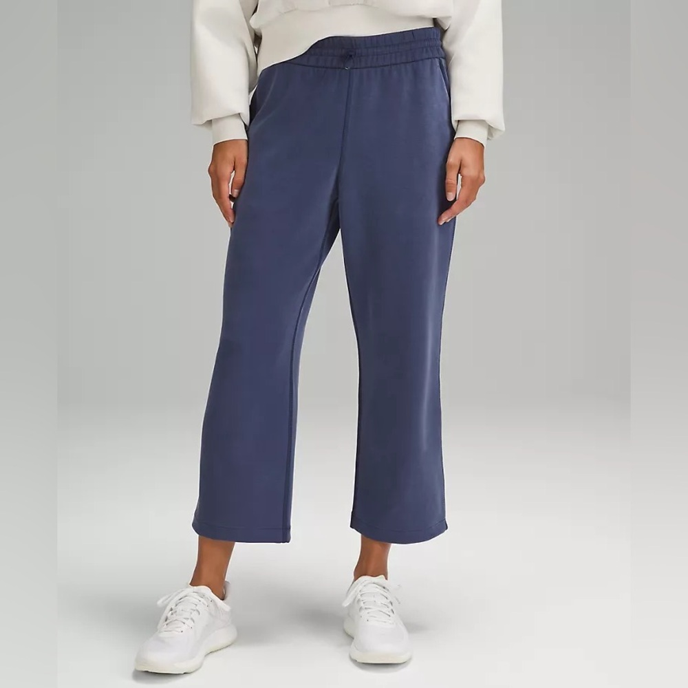 Lululemon Softstreme High-Rise Straight-Leg Cropped Pant Women’s size 8